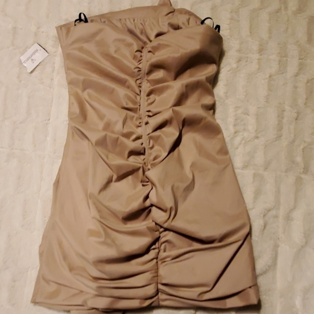 NWT Windsor Ruffle Dress - Picture 3 of 8
